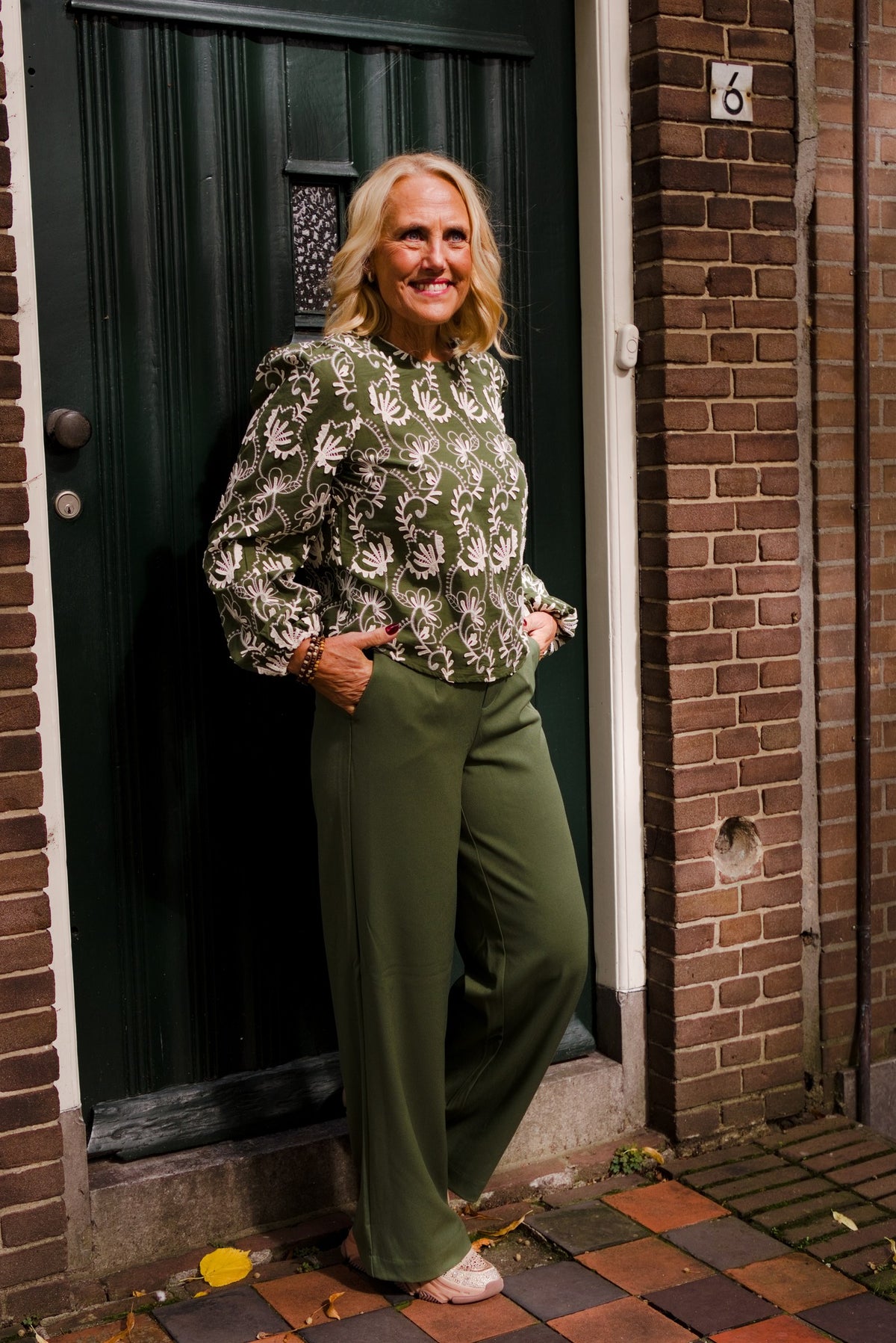 Mya Re in Bronze Green — Topics Fashion fotoshoot met Sjors en Sandra